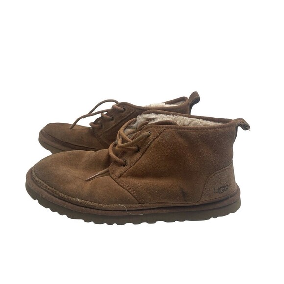 UGG Neumel Suede Womens Sz 11 Men’s Sz 9Chukka Boots Chestnut Brown Lace-Up Logo - Picture 1 of 16